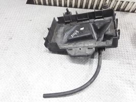 Volkswagen Polo IV 9N3 Boîte de batterie 6Q0915331