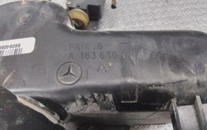 Mercedes-Benz ML W163 Klapka wlewu paliwa A1636300167