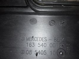 Mercedes-Benz ML W163 Tapa de caja de fusibles 1635400082