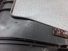 Mitsubishi Pajero Aizmugurējā sliekšņa dekoratīvā apdare (iekšējā) MR402154