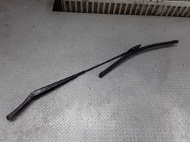 Volkswagen PASSAT B7 Windshield/front glass wiper blade 3C1955410B