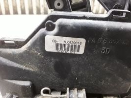 Volkswagen Touareg I Rear door lock 7L0839016