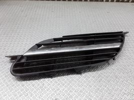 Nissan Almera Tino Grille calandre supérieure de pare-chocs avant 9381M010