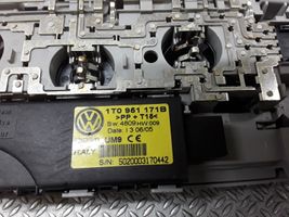 Volkswagen Touran I Takaistuimen valo 1T0951171B