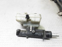 Mercedes-Benz Sprinter W901 W902 W903 W904 Maître-cylindre de frein 21025999