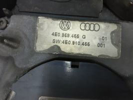 Audi A8 S8 D3 4E Jäähdyttimen jäähdytinpuhallin 4E9121205D