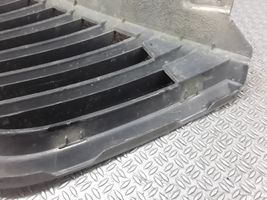 Mitsubishi L200 Grille calandre supérieure de pare-chocs avant MN142327