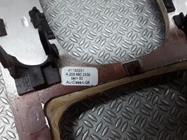 Mercedes-Benz C W203 Ātrumu pārslēgšanas sviras dekoratīvā apdare (plastmasas) A2036802339