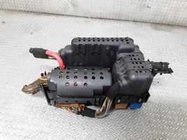 Mitsubishi Grandis Module de fusibles 