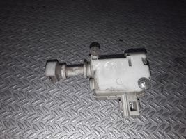 Volkswagen Golf V Serratura del tappo del serbatoio del carburante 1K6810773