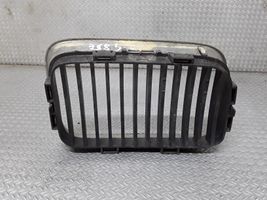 BMW 3 E36 Grille calandre supérieure de pare-chocs avant 