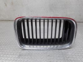 BMW 3 E36 Maskownica / Grill / Atrapa górna chłodnicy 51138151548