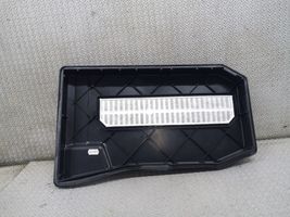 Volkswagen Touareg I Coperchio/tappo della scatola vassoio della batteria 7L0864643