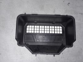 Volkswagen Touareg I Coperchio/tappo della scatola vassoio della batteria 7L6915430A