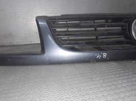 Volkswagen PASSAT B4 Grille calandre supérieure de pare-chocs avant 