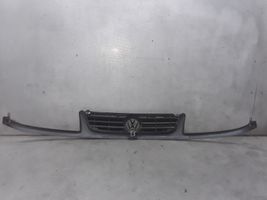 Volkswagen PASSAT B4 Grille calandre supérieure de pare-chocs avant 