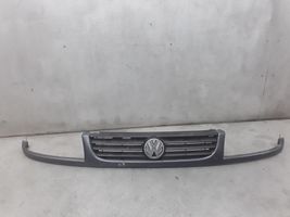 Volkswagen PASSAT B4 Grille calandre supérieure de pare-chocs avant 