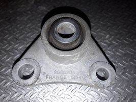 Volvo V70 Supporto di montaggio del motore 8666205