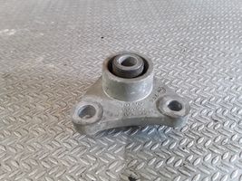 Volvo V70 Supporto di montaggio del motore 8666205