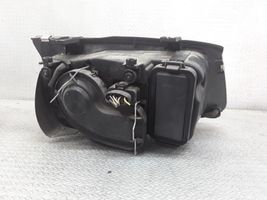 Volkswagen Jetta IV Lampa przednia 205654B