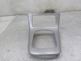 Toyota Avensis T250 Rivestimento in plastica cornice della leva del cambio 92142