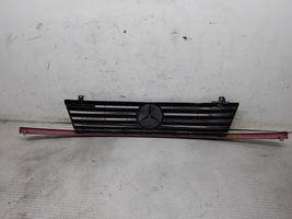 Mercedes-Benz Vito Viano W638 Grille calandre supérieure de pare-chocs avant A6388880415