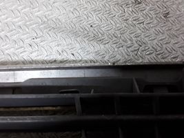 Mercedes-Benz C W203 Grille calandre supérieure de pare-chocs avant A2038800483