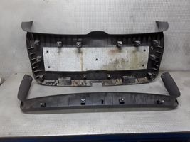 Volkswagen Golf V Garnitures hayon 1K9867603