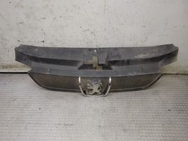 Peugeot 406 Grille calandre supérieure de pare-chocs avant 9631250277