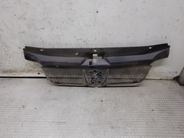 Peugeot 406 Etupuskurin ylempi jäähdytinsäleikkö 9631250277