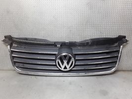 Volkswagen PASSAT B5.5 Etupuskurin ylempi jäähdytinsäleikkö 3B0853651H