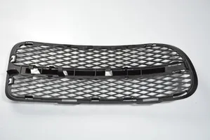 Volkswagen Touareg I Front grill 7L6853665A