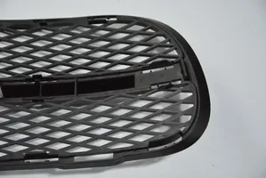 Volkswagen Touareg I Front grill 7L6853665A