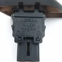 Nissan Murano Z50 Interruttore luci di emergenza 06019