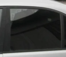 BMW 5 E39 Sliding door window/glass 51348185811