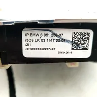 BMW 1 E81 E87 Фонарь освещения передней двери (внутри) 6972064