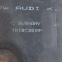 Volkswagen Golf V Spyna variklio dangčio 1K1823509D