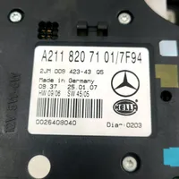 Mercedes-Benz E W211 Luce interna per portiera anteriore A2118207101