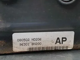 Nissan Almera N16 Rétroviseur électrique de porte avant 96301BN200
