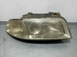 Audi A4 S4 B5 8D Lampa przednia 8D0941004AK