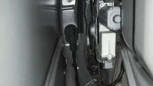 Toyota Avensis T250 Elektryczny podnośnik szyby drzwi tylnych 