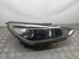 Hyundai i30 Lampa przednia 92102G4000