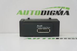 Audi A3 S3 8V USB-pistokeliitin 8V0035736