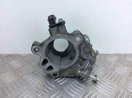 Mazda 6 Support pompe injection à carburant PE0118230