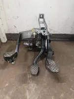 Volkswagen PASSAT B5 Pedal assembly 8d1721117d