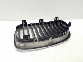 BMW 1 E81 E87 Grille calandre supérieure de pare-chocs avant 22405910