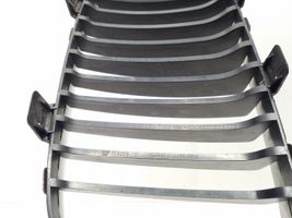 BMW 1 E81 E87 Grille calandre supérieure de pare-chocs avant 22405910