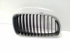 BMW 1 E81 E87 Maskownica / Grill / Atrapa górna chłodnicy 51137179656