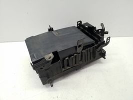 Opel Astra J Support boîte de batterie 13320713