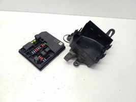 Nissan Juke I F15 Fuse module 284B71KB0B